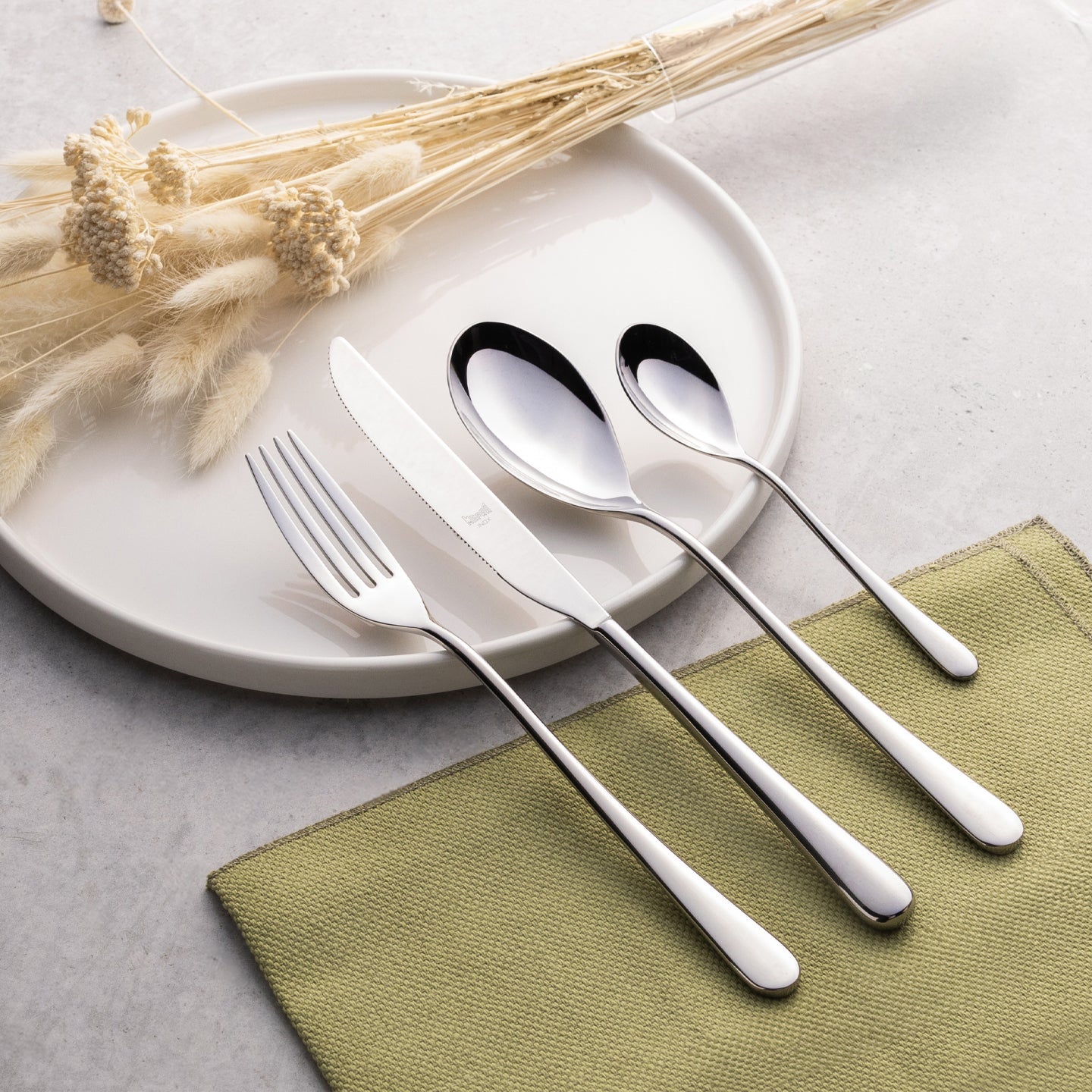 Mepra Neve Polished Cutlery Set - Elegant tableware for special occasions